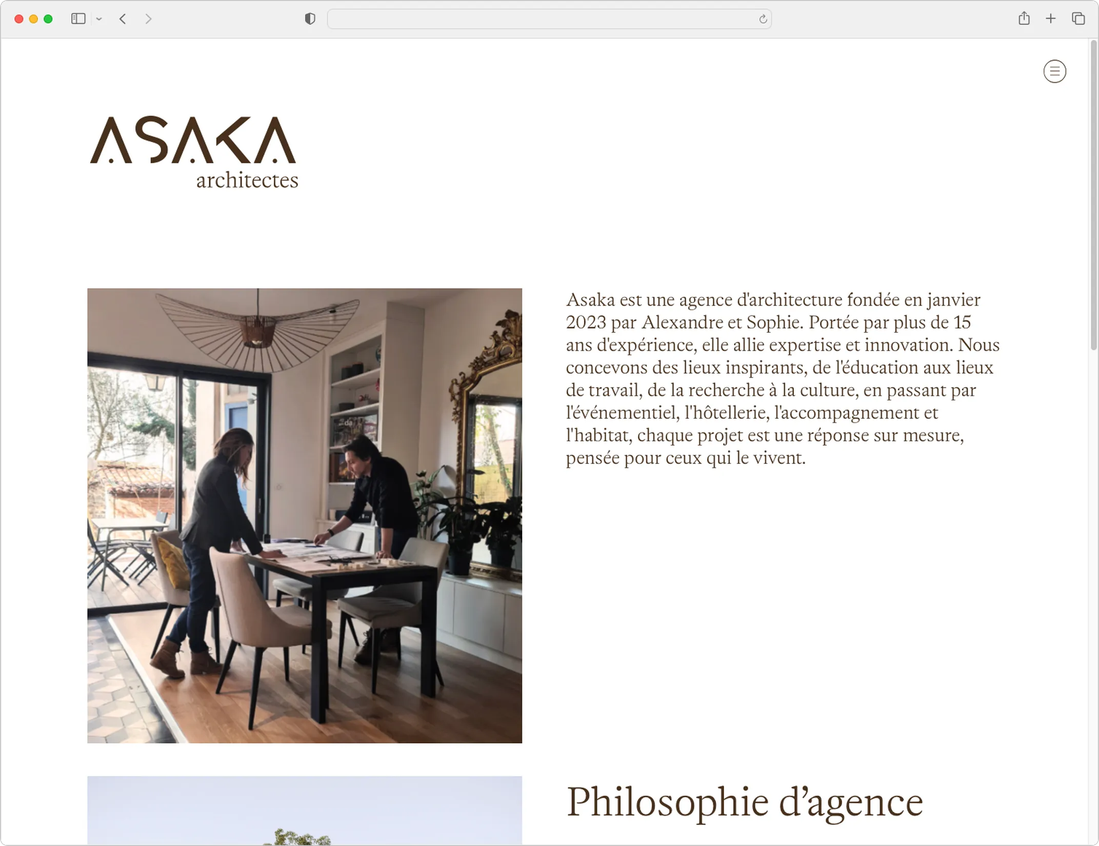 Page Philosophie d'agence du site Asaka Architectes — webdesign éditorial avec typographie soignée, graphiste freelance Montauban, Occitanie