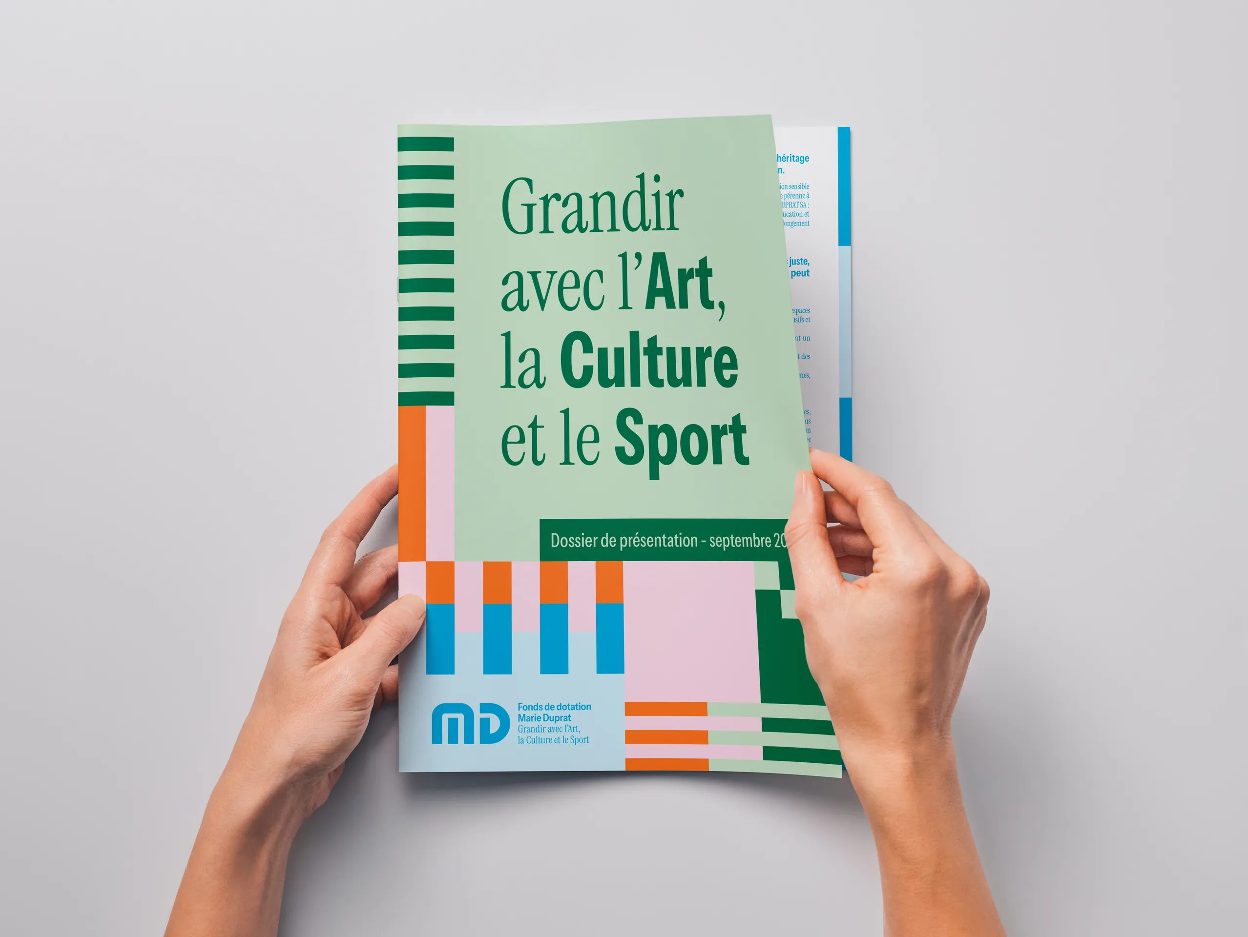 Conception graphique de brochure institutionnelle pour le Fonds de dotation Marie Duprat — mise en page print, design éditorial pour association, graphiste Toulouse Cahors Occitanie