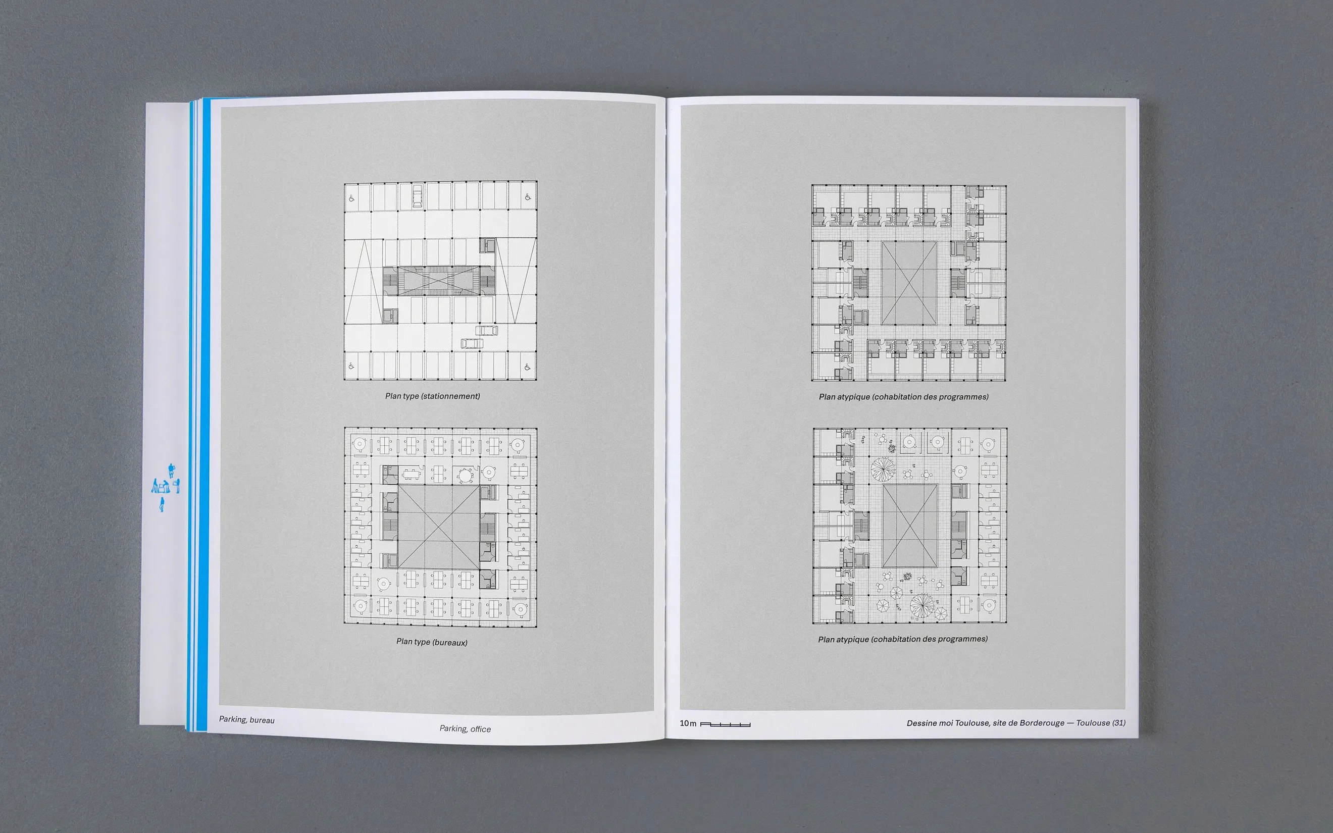 Double page avec plans architecturaux orthogonaux dans le livre Architecture enrichie — conception graphique de monographie pour agence d'architecture toulousaine, graphiste freelance Toulouse, Occitanie