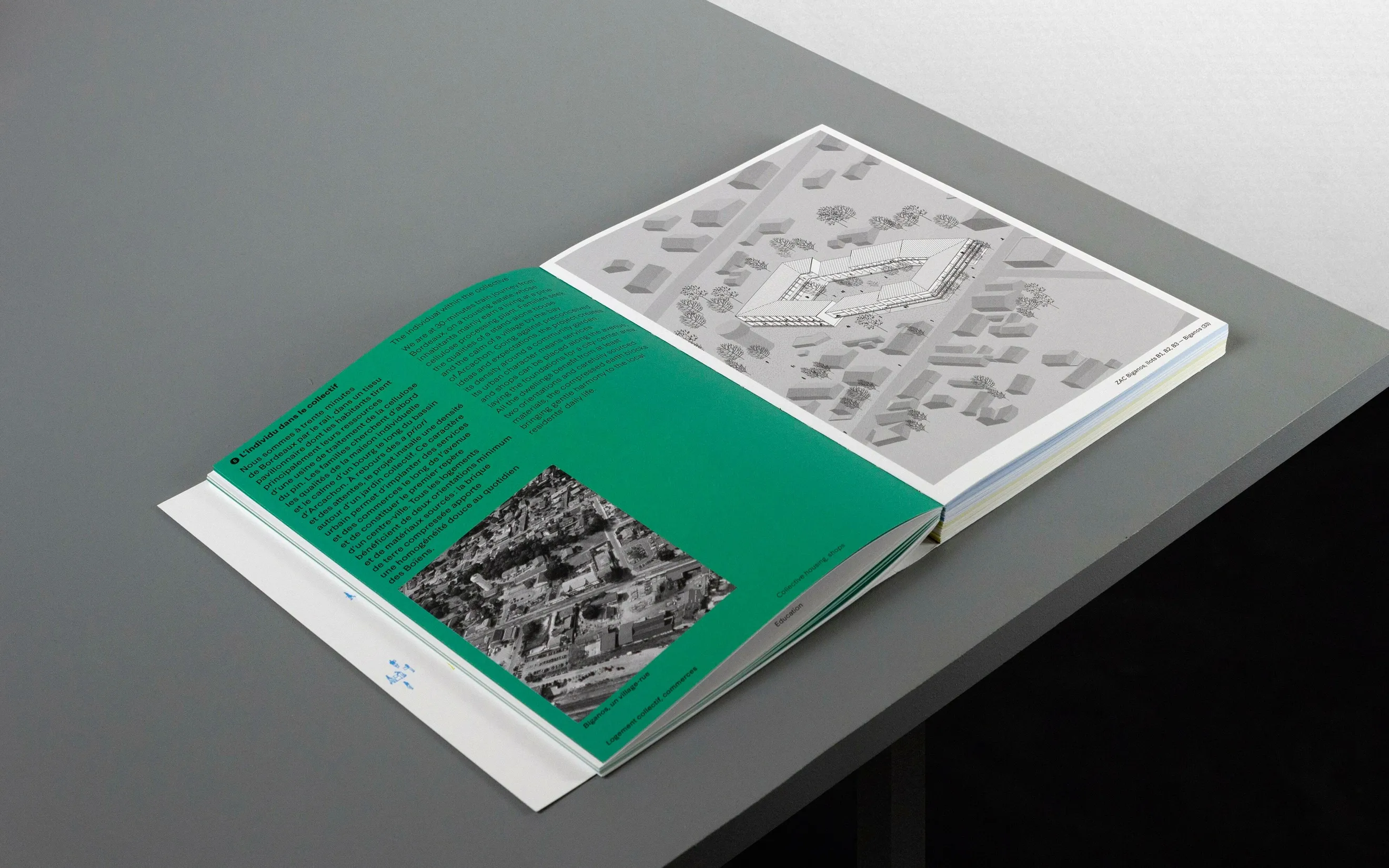 Double page avec cartographie urbaine dans le livre Architecture enrichie — mise en page print pour ouvrage architectural, graphiste freelance Montauban, Occitanie